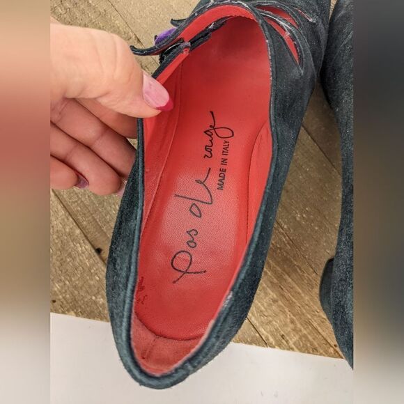 Pas de rouge Black suede shoes with triple strap colored buttons size 7.5 - Picture 6 of 8